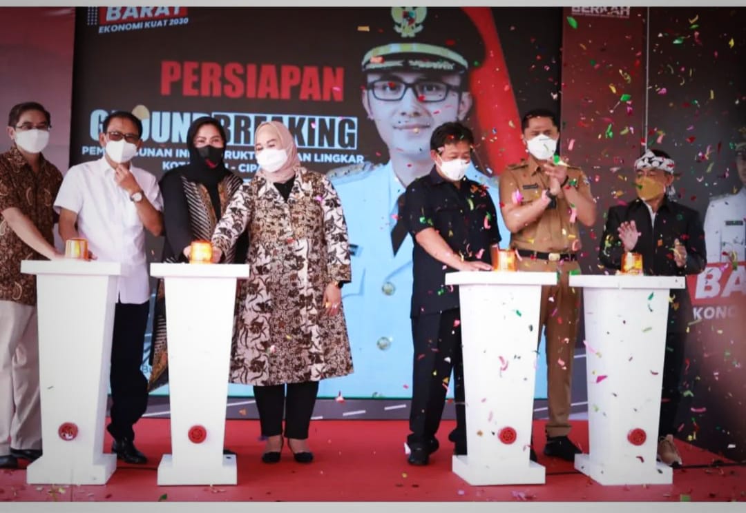 Pembangunan Jalan Lingkar Padalarang-Cipatat dilaksanakan oleh Pelaksana Tugas (Plt) Bupati Bandung Barat, Hengki Kurniawan dan Direktur PT Belaputera Intiland Ryan Brasali, beserta jajaran dari Forum Koordinasi Pimpinan Daerah