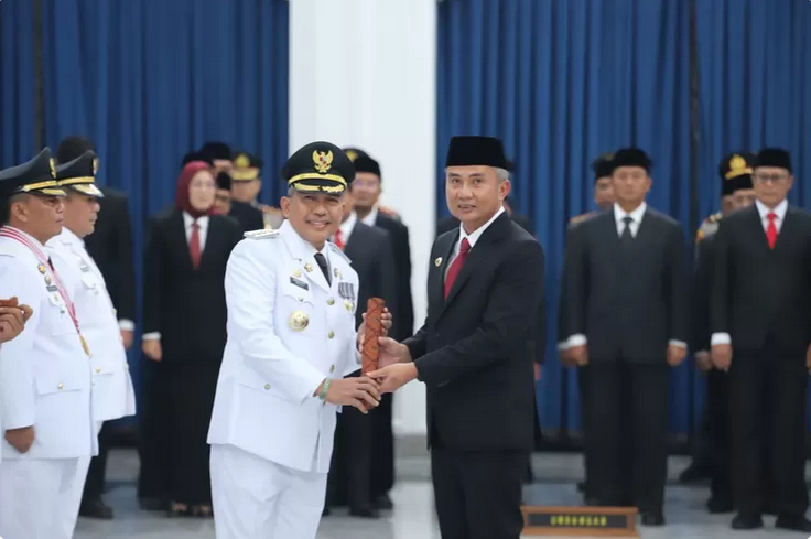 Arsan Latif menjadi Penjabat Bupati KBB di Lantik Penjabat Gubernur, terimakasih Kang Hengki Selamat Bertugas Kang Arsan Latif